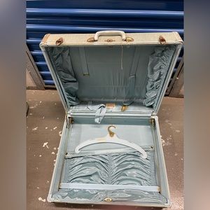 2 Blue samsonite luggage